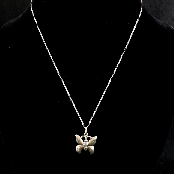 Butterfly pendant necklace in sterling silver dainty layer necklace - Picture 2 of 12